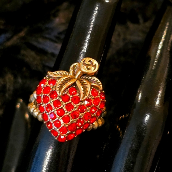 Gucci 18kgo Elegant Red Strawberry Ring - Picture 1 of 10